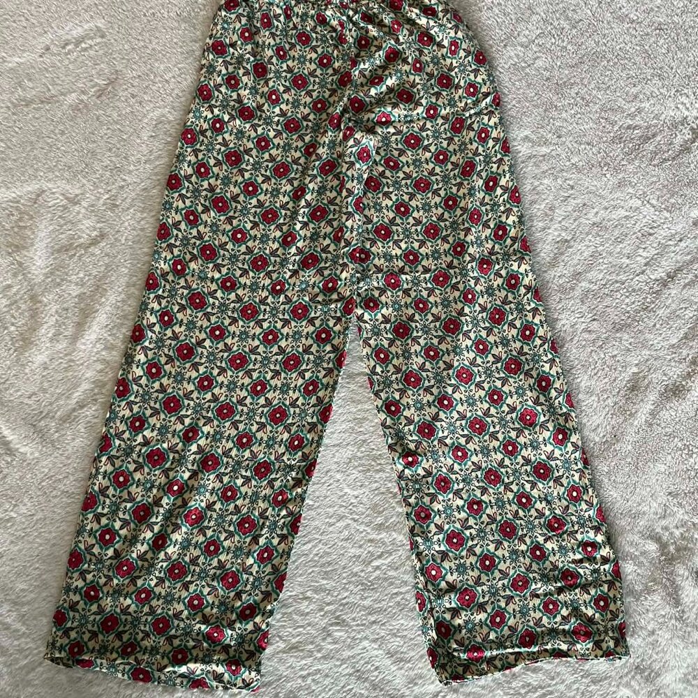 Zara Floral Wide Leg Pants Red and Green Pattern Women's size Small